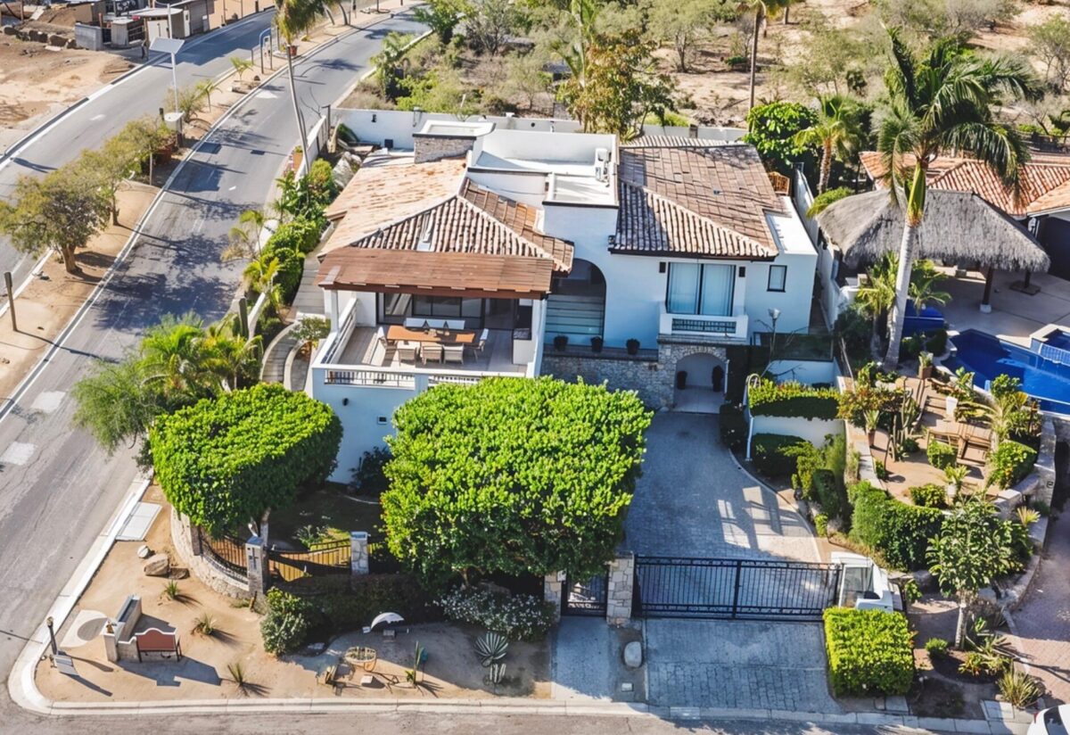 Los Cabos Rancho Paraiso Ests Beautiful 3-bedroom home in Rancho Paraíso Estates, Los Cabos. Located in an exclusive gated community, it offers panoramic ocean – #10 Priv Azabache y Paseo Sn Jorge, Cabo Corridor, BS
