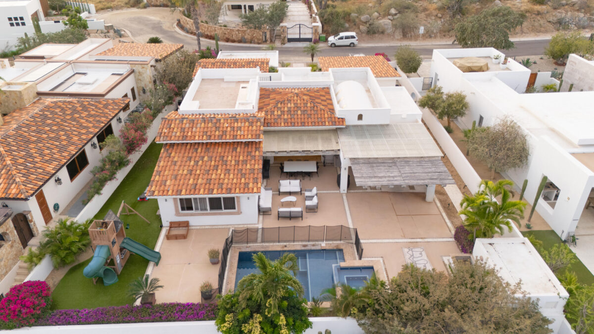 Los Cabos Cresta Del Mar Mediterranean-style Home with a poolside bar and generously proportioned patio with its water features, putting green, pool and spa create a playful inviting atmosphere where friends and family will want to gather. Sunset cocktails atop the rooftop deck with its arch – 119, Cresta del Mar, Cabo Corridor, Cabo Corridor, BS