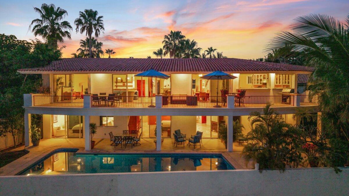 Los Cabos Cresta Del Mar Mediterranean-style Home with a poolside bar and generously proportioned patio with its water features, putting green, pool and spa create a playful inviting atmosphere where friends and family will want to gather. Sunset cocktails atop the rooftop deck with its arch – 13B Los Frailes, San Jose del Cabo, BS