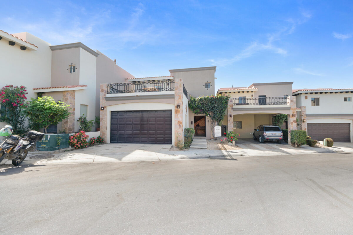 Los Cabos Terranova Beautiful turnkey two-story corner home located in the gated community of Terranova Residencial. The main level offers an inviting living and dining area, a kitchen with granite countertops and pantry. Also a flex room ideal as a guest bedroom or home office.The second level features three bedrooms, including a spacious primary suite with walk-in closet, bathtub, and double vanity, plus two additional bedrooms connected by a Jack-and-Jill bathroom.Enjoy a private backyard with an 80 m² garden, swimming pool, and BBQ area, perfect for entertaining. The rooftop terrace with pergola and BBQ area offers beautiful sunset – #19 Ventanas Del Mar, Cabo Corridor, BS