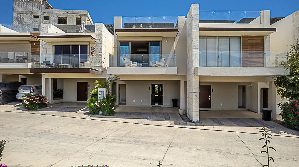 Los Cabos Vista Vela Stunning Turn-Key 3-bedroom, 3.5 bathroom Villa with ocean and city – 208 Vista Vela I, Cabo Corridor, BS