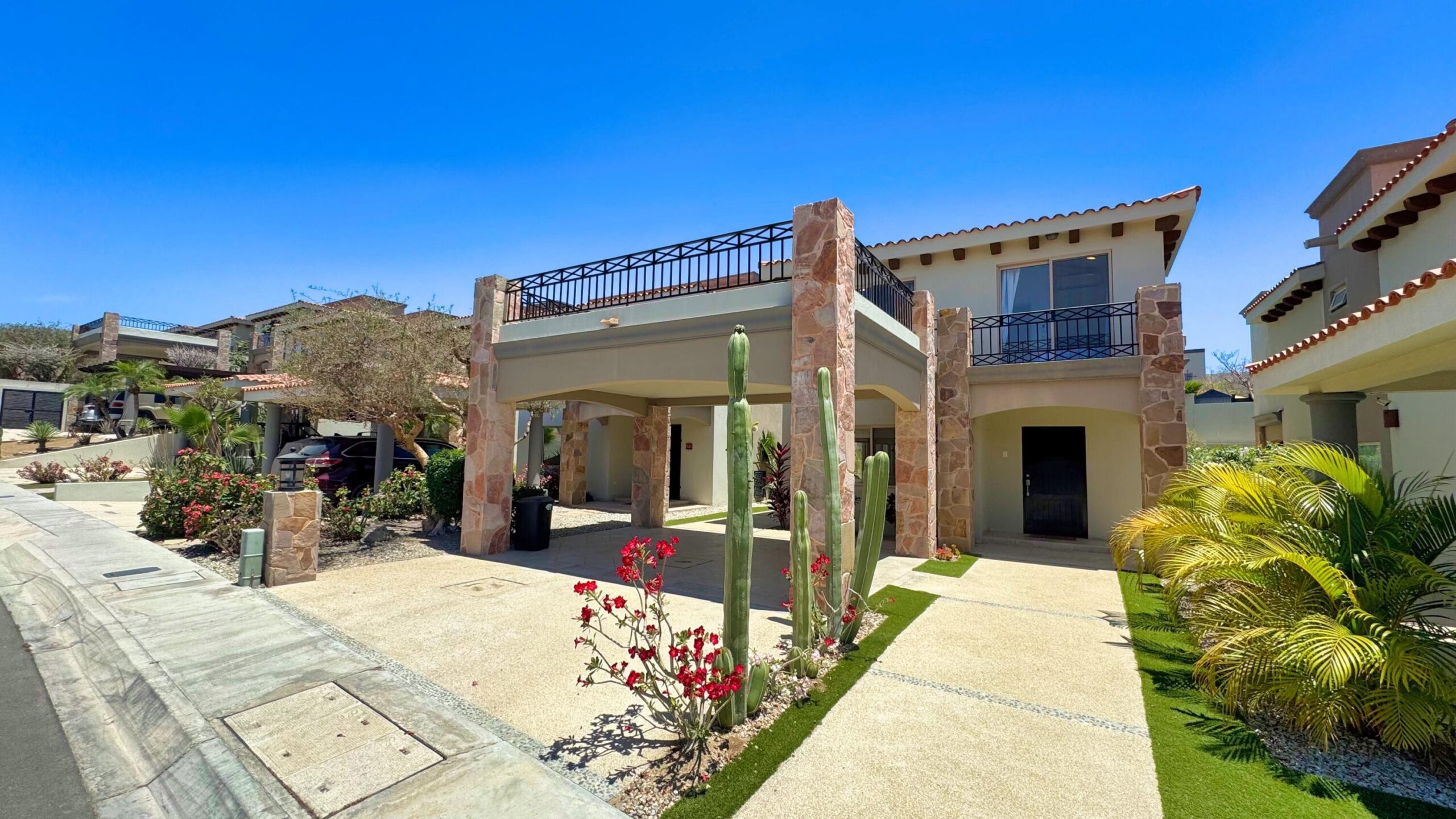 Los Cabos Cumbre Del Tezal Move-in ready and fully furnished. 2,045 sq ft of construction on a 2,551 sq ft lot with 3-car parking. Luxury finishes include marble flooring, wood kitchen with granite countertops, built-in wooden closets in all bedrooms, and vanities with tempered glass shower doors in all 3.5 baths. Fully equipped with 5 Gree inverter mini-split A/C units (3 Γ 1-ton, 2 Γ 2-ton), LG 22' French Door refrigerator, Whirlpool gas stove, and 1.7 cu ft microwave hood. Additional features: rooftop with bar, grill & sink, private terrace, storage, WiFi smart lock, private 5,000-liter cistern, and termite prevention system. ommunity: pool, gym, sports courts, kids' area, 3 clubhouses & 24/7 gated security for sale