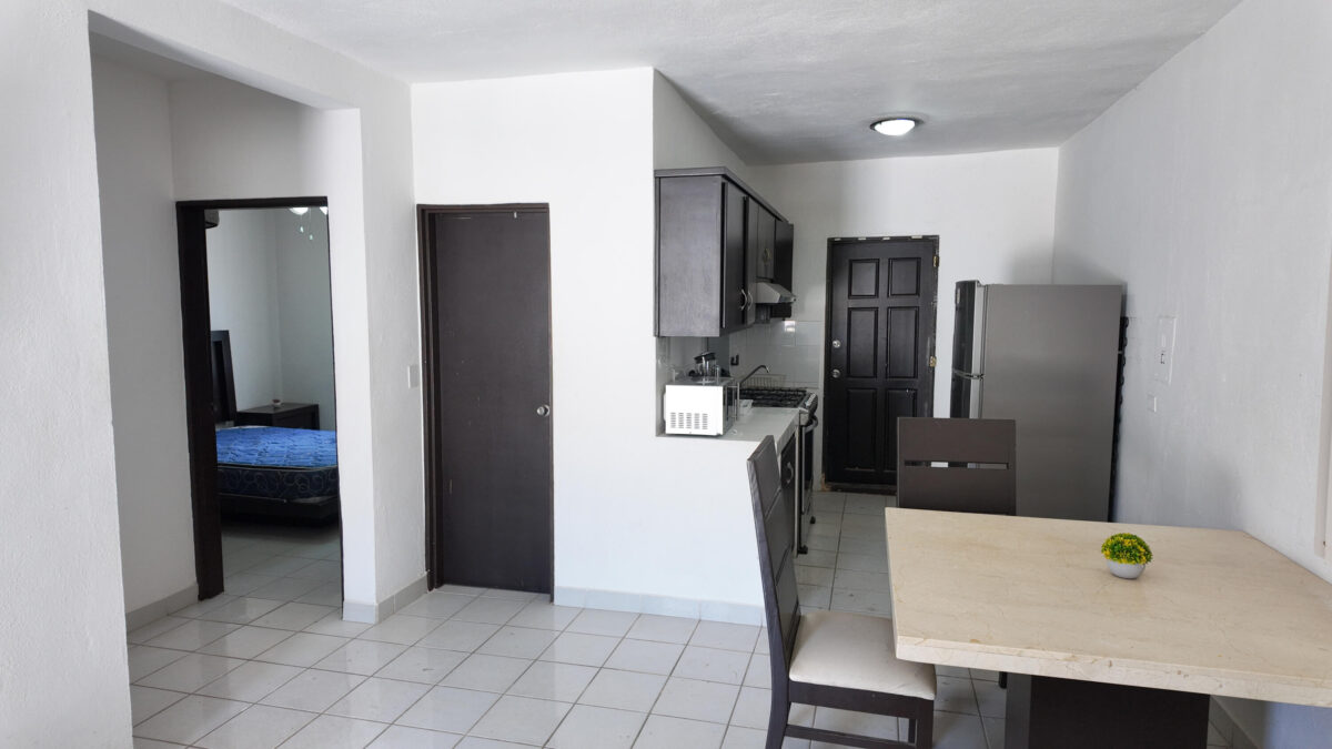 Los Cabos Magisterial Located in a residential area with excellent appreciation and high rental demand, this duplex is an outstanding opportunity for investors or buyers looking to build equity through light renovations. Both apartments are included in the sale as one deeded property. The neighborhood continues to grow in popularity due to its strategic location and accessibility, making this property an attractive option for rental income or long-term investment. Ubicado en una zona residencial de excelente plusvalía y alta demanda de rentas, este dúplex representa una magnífica oportunidad para inversionistas o compradores interesados en generar patrimonio mediante remodelaciones ligeras. Ambos departamentos están incluidos en la venta como una sola propiedad escriturada. La colonia continúa aumentando su popularidad gracias a su ubicación estratégica y accesibilidad, convirtiendo esta propiedad en una excelente opción para generar ingresos por renta o inversión a largo plazo. – 31 Cirio, San Jose del Cabo, BS