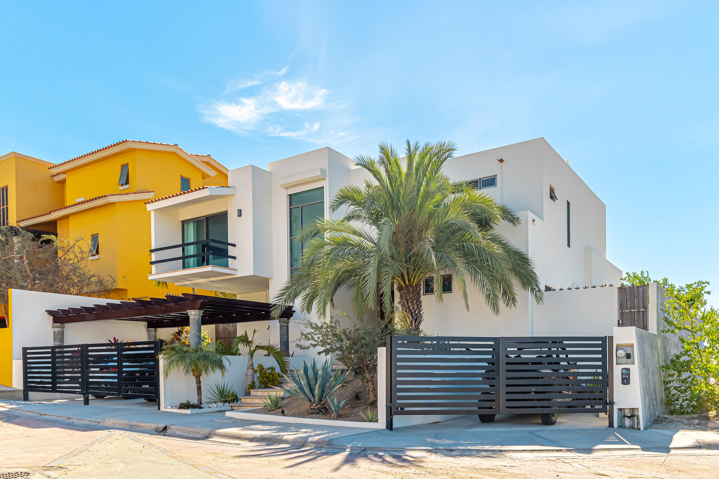 Los Cabos Hacienda Campestre Beautiful 3 bedroom home with additional nanny(maids)quarters, roof top terrace and a garage backing onto the 13th fairway of the prestigious Club Campestre Golf course. Here is your opportunity to own a piece of the established and very sought after community of Hacienda in Campestre. Surrounded by lush green landscape and over head ocean for sale