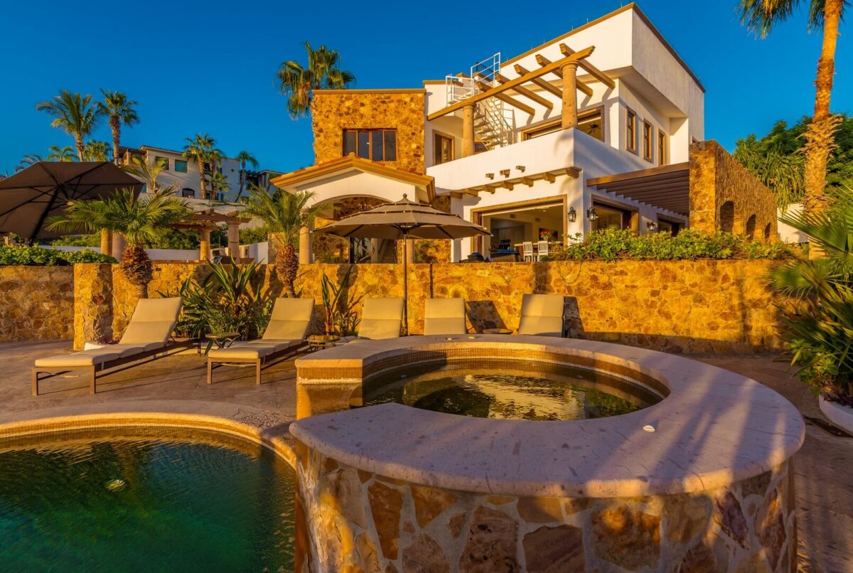 Los Cabos Cresta Del Mar Mediterranean-style Home with a poolside bar and generously proportioned patio with its water features, putting green, pool and spa create a playful inviting atmosphere where friends and family will want to gather. Sunset cocktails atop the rooftop deck with its arch – 96 Calle Principal Cresta del Mar, Cabo Corridor, BS