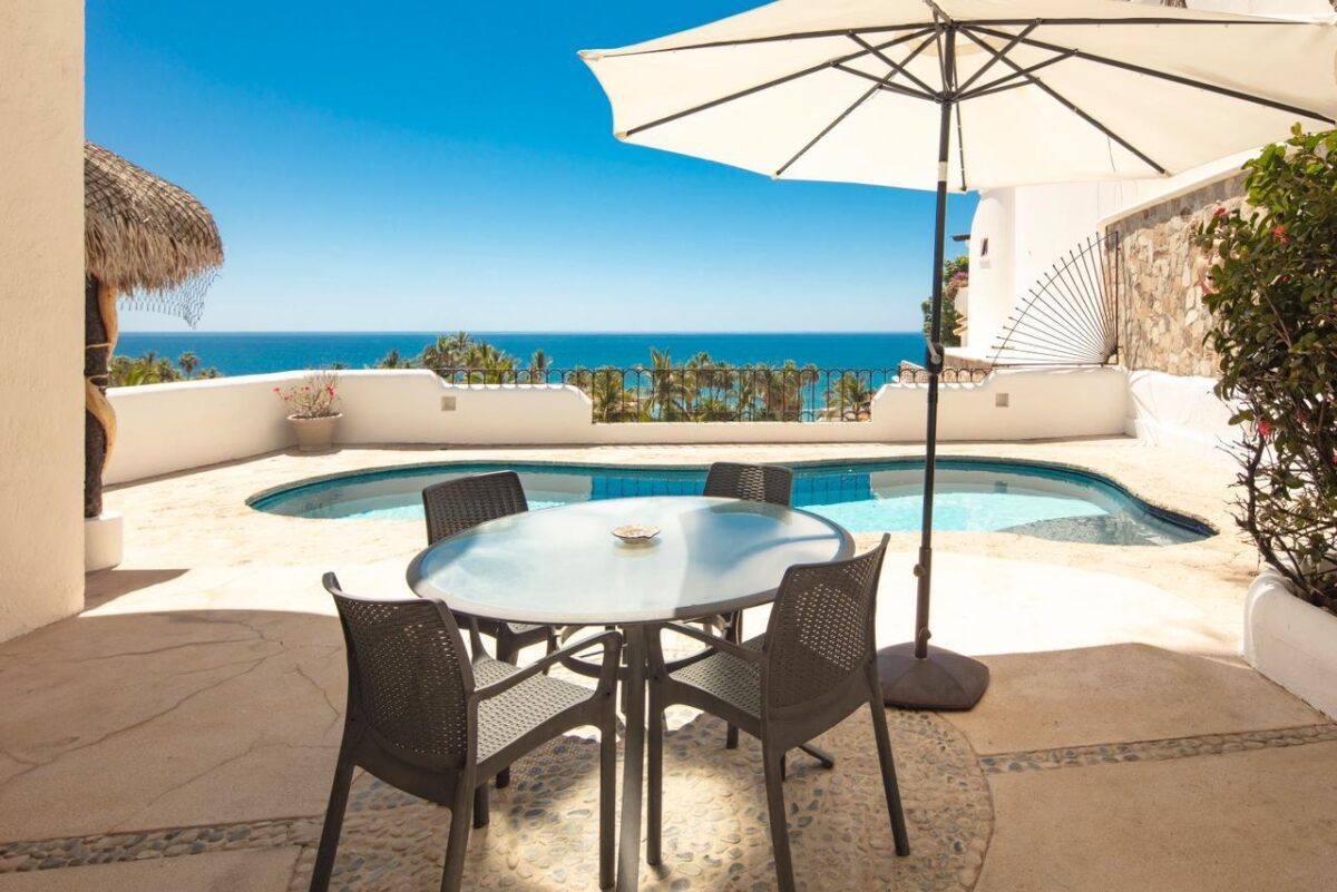 Los Cabos Cresta Del Mar Mediterranean-style Home with a poolside bar and generously proportioned patio with its water features, putting green, pool and spa create a playful inviting atmosphere where friends and family will want to gather. Sunset cocktails atop the rooftop deck with its arch – B Blvd. Cerro Colorado, San Jose Corridor, BS