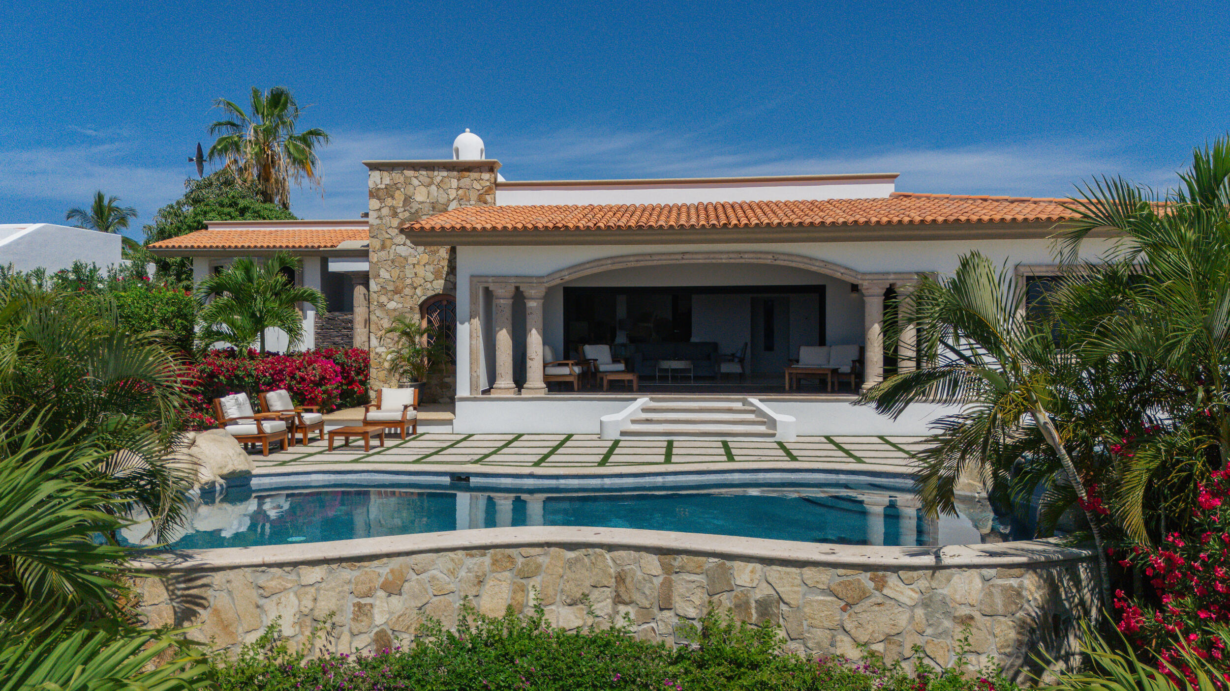 Los Cabos Pedregal Csl Welcome to the house of your dreams, or translated, Casa de los SueΓ±os!! Nestled in the serene and established community of Pedregalito, this fully remodeled, move-in-ready home combines contemporary style with expansive living spaces. Just steps from the iconic Pedregal Beach, Casa de los SueΓ±os features breathtaking ocean for sale