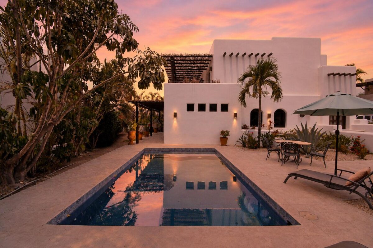 Los Cabos Cabo Bello Casa Blue Fin is a rare DUPLEX investment opportunity in the desirable oceanside community of Cabo Bello. This versatile 4-bedroom, 4-bathroom home offers incredible potential for rental income, full-time or multi-generational living, or both. Each level features 2-bedrooms and 2-bathrooms with private entrances in front and back, making it ideal for generating revenue while maintaining personal privacy or hosting extended family and guests.Enjoy beautiful – Casa New Life, Cabo Corridor, Cabo Corridor, BS