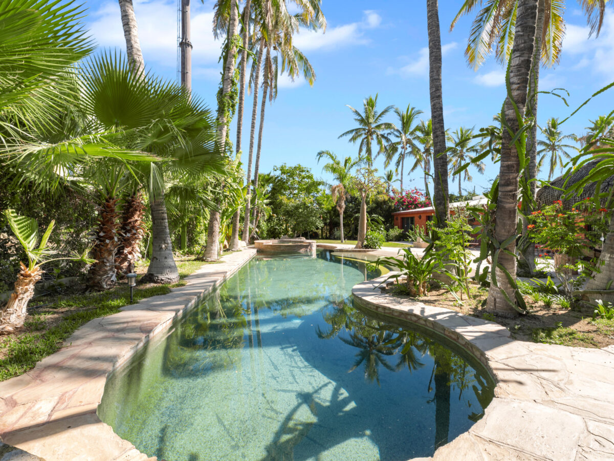 Los Cabos Hacienda Campestre Beautiful 3 bedroom home with additional nanny(maids)quarters, roof top terrace and a garage backing onto the 13th fairway of the prestigious Club Campestre Golf course. Here is your opportunity to own a piece of the established and very sought after community of Hacienda in Campestre. Surrounded by lush green landscape and over head ocean – Casa Oasis Verde, Cabo Corridor, Cabo Corridor, BS
