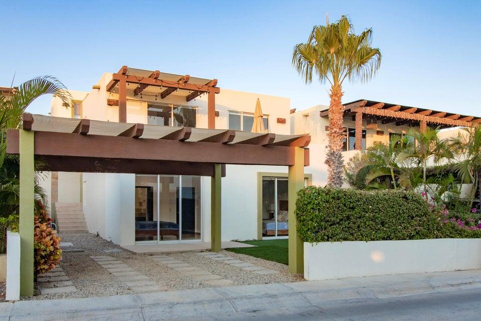Los Cabos Punta Arena Welcome to this beautifully maintained home that perfectly blends comfort and functionality. Whether you're looking for a full-time residence or a strong investment opportunity, this property offers proven income potential with documented history.Located in a private guard gated community, this home is just minutes from the beach and downtown. – G3 Los Sirenas, Cabo Corridor, BS