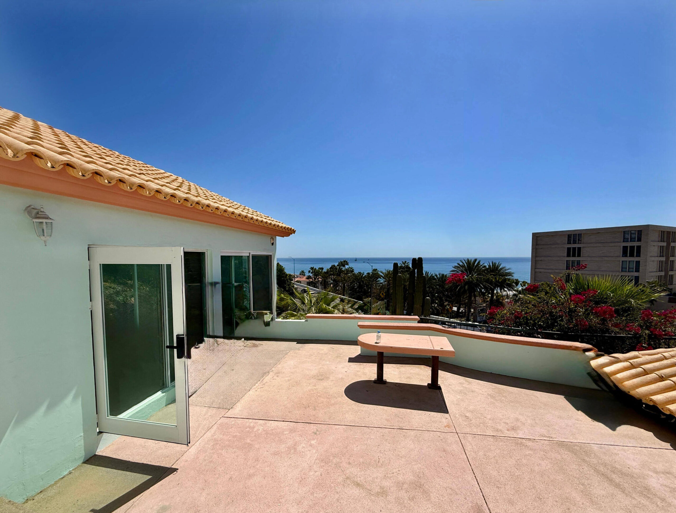 Los Cabos Hacienda Campestre Beautiful 3 bedroom home with additional nanny(maids)quarters, roof top terrace and a garage backing onto the 13th fairway of the prestigious Club Campestre Golf course. Here is your opportunity to own a piece of the established and very sought after community of Hacienda in Campestre. Surrounded by lush green landscape and over head ocean for sale