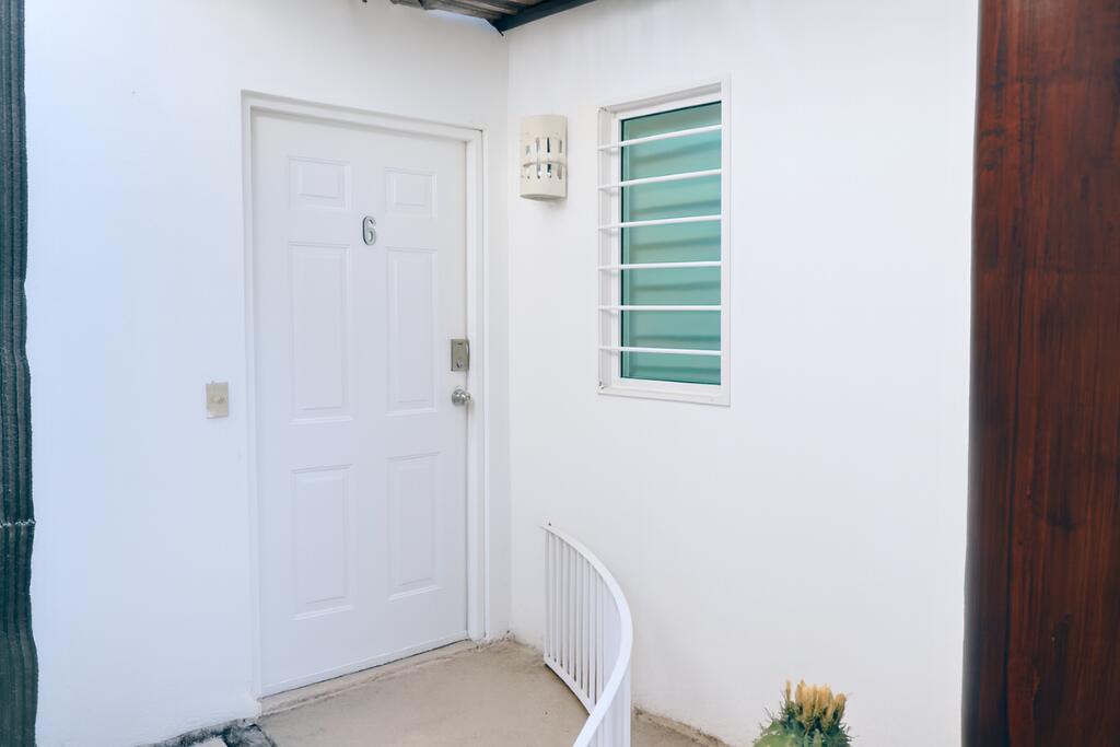 Los Cabos Terranova Terranova Residencial Hermosa casa amueblada y lista para habitar. Cuenta con 3 amplias recámaras (2 con terraza), 2.5 baños, sala, cocina y comedor y cisterna de 5,000L. Disfruta del patio privado con asador y horno para pizza.Acceso a áreas comunes con enorme jardín, juegos infantiles, Pet Park, pérgola y asador. Seguridad 24/7 con videovigilancia!* * * * * * * * *This fully furnished house is move-in ready, featuring 3 spacious bedrooms (2 with terraces), 2.5 bathrooms, living room, kitchen, dining area and 5,000 L water cistern. Enjoy a private patio with a BBQ & traditional pizza hovenAccess to common areas with a garden, pergola, kids & pets playground, and BBQ space24/7 security & video recording! – La Cima Cluster 3 Villa 6, Cabo Corridor, Cabo Corridor, BS