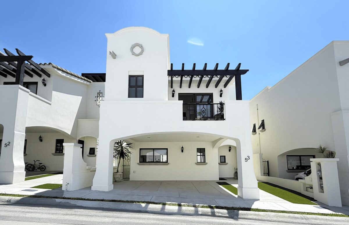 Los Cabos Cabo Del Mar Ecopark This Cabo del Sol Model (largest) situated in Cabo del Mar showcases a variety of premium upgrades. Featuring high-end stainless steel appliances, new flooring, enclosed garage and stylish Mexican contemporary accents, this home also includes a maid's quarters for added convenience. Its proximity to shopping and downtown Cabo makes it an ideal choice for those seeking a sophisticated lifestyle. Perfect for rooftop gatherings, the residence is just a stone's throw away from the community pool. For more information or to schedule a – Las Misiones, Cabo Corridor, BS