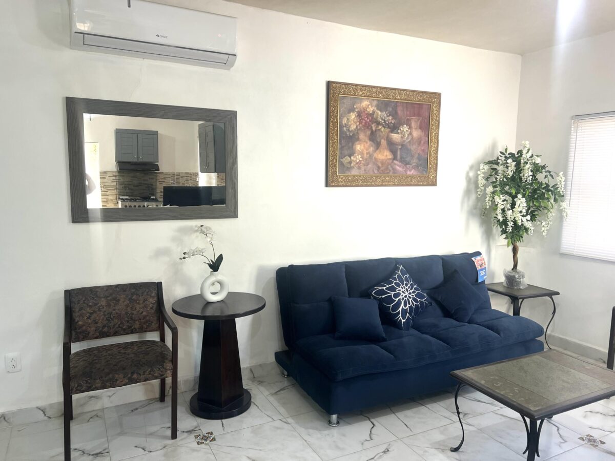 Los Cabos Ampliacion El Zacata EN VENTA CASA DE ENMEDIO, Col. Zacatal San José de Cabo.Esta casa se encuentra en un estado impecable, prácticamente nueva. Cuenta con recamara master con baño. 2 recamaras con closet. Todas las recamaras con aire acondicionado y closet. Estancia de sala y comedor con aire acondicionado. Total 2.5 baños. Amplio patio. Cisterna de 5,000 litros y tinaco de 1,100 litros. Tanque de gas LP estacionario. Calentador. Equipo hidroneumático. Conexiones listas para cocina y lavadora. Ubicada cerca de Oxxo, Chedraui, Smart Fit. Tienda Ley y Starbucks, escuelas y restaurantes. Vías rápidas por boulevard Forjadores y a 3 minutos de carretera Transpeninsular. – LOT40 M.17 TULUPAN, Cabo San Lucas, BS