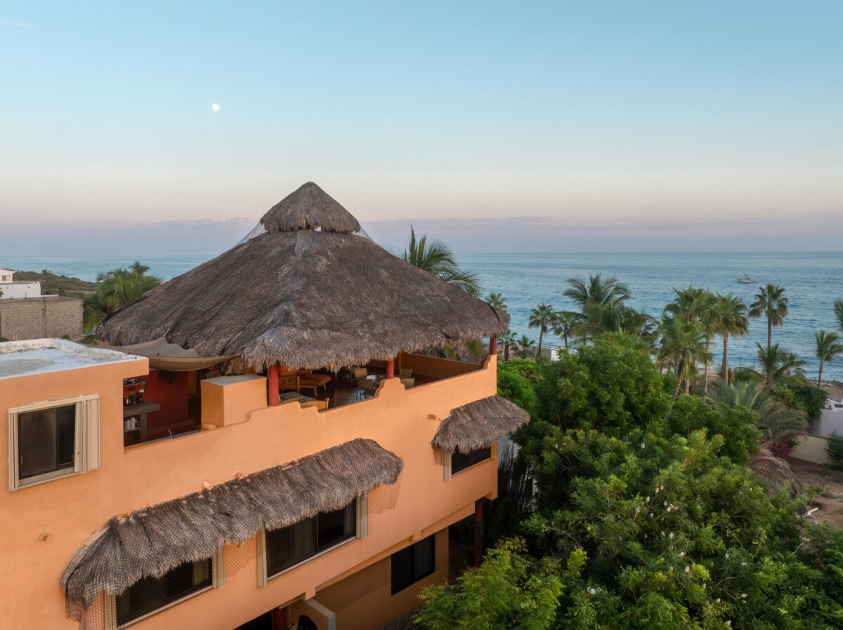 Los Cabos Cabo Bello Casa Granite, situated in the beachside gated community of Cabo Bello, brings together coastal living and everyday comfort just a short stroll from the swimmable beach. The main residence features three bedrooms and three bathrooms, of which two of these bedrooms are on a separate and private side of the house sharing an ocean – Marlin St., San Jose del Cabo, BS
