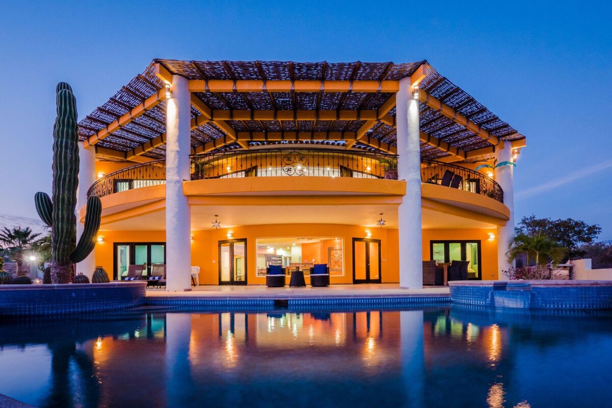 Los Cabos Rancho Paraiso Ests Beautiful 3-bedroom home in Rancho Paraíso Estates, Los Cabos. Located in an exclusive gated community, it offers panoramic ocean – MZ 1 LOTE 8 HACIENDA PUNTA VISTA, Cabo Corridor, BS