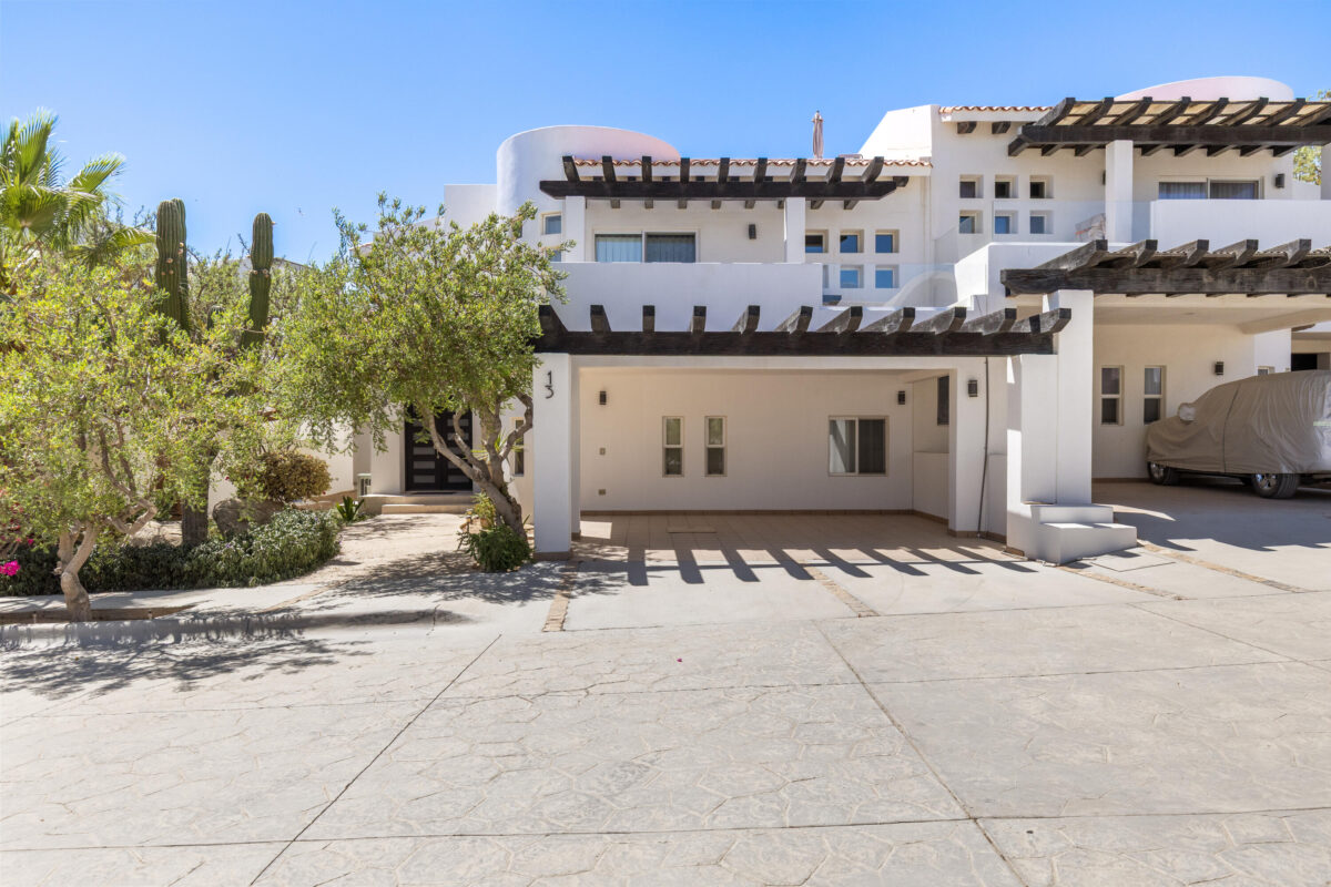 Los Cabos Cabo Del Mar Ecopark This Cabo del Sol Model (largest) situated in Cabo del Mar showcases a variety of premium upgrades. Featuring high-end stainless steel appliances, new flooring, enclosed garage and stylish Mexican contemporary accents, this home also includes a maid's quarters for added convenience. Its proximity to shopping and downtown Cabo makes it an ideal choice for those seeking a sophisticated lifestyle. Perfect for rooftop gatherings, the residence is just a stone's throw away from the community pool. For more information or to schedule a – Napoli, Cabo Corridor, BS