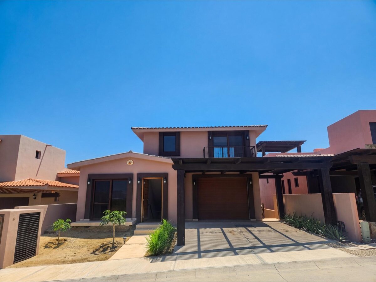 Los Cabos Rancho Par-El Cielito For the buyer seeking the privacy of a villa combined with the convenience of a condo, this condominium is a gem that stands apart. With a footprint so spacious it serves as a large private residence--featuring four spacious bedrooms and 4.5 immaculate bathrooms--the property provides the space and character of a standalone villa. Every corner of this residence has been maintained at the highest level, demonstrating care that's evident the moment you step inside. Morning coffee is enjoyed with the sunrise, and evening cocktails are toasted against the sunset--all while overlooking the iconic, unobstructed blue of the bay. The flow between indoor and outdoor living is smooth, anchored by your own private pool and protected by premium electric hurricane shutters and screens. For the buyer seeking the privacy of a villa combined with the convenience of a condo, this condominium is a gem that stands apart. With a footprint so spacious it serves as a large private residence--featuring four spacious bedrooms and 4.5 immaculate bathrooms--the property provides the space and character of a standalone villa. Every corner of this residence has been maintained at the highest level, demonstrating care that's evident the moment you step inside. Morning coffee is enjoyed with the sunrise, and evening cocktails are toasted against the sunset--all while overlooking the iconic, unobstructed blue of the bay. The flow between indoor and outdoor living is smooth, anchored by your own private pool and protected by premium electric hurricane shutters and screens. – Villa Papaya Lote 69 Campestre, San Jose del Cabo, San Jose del Cabo, BS