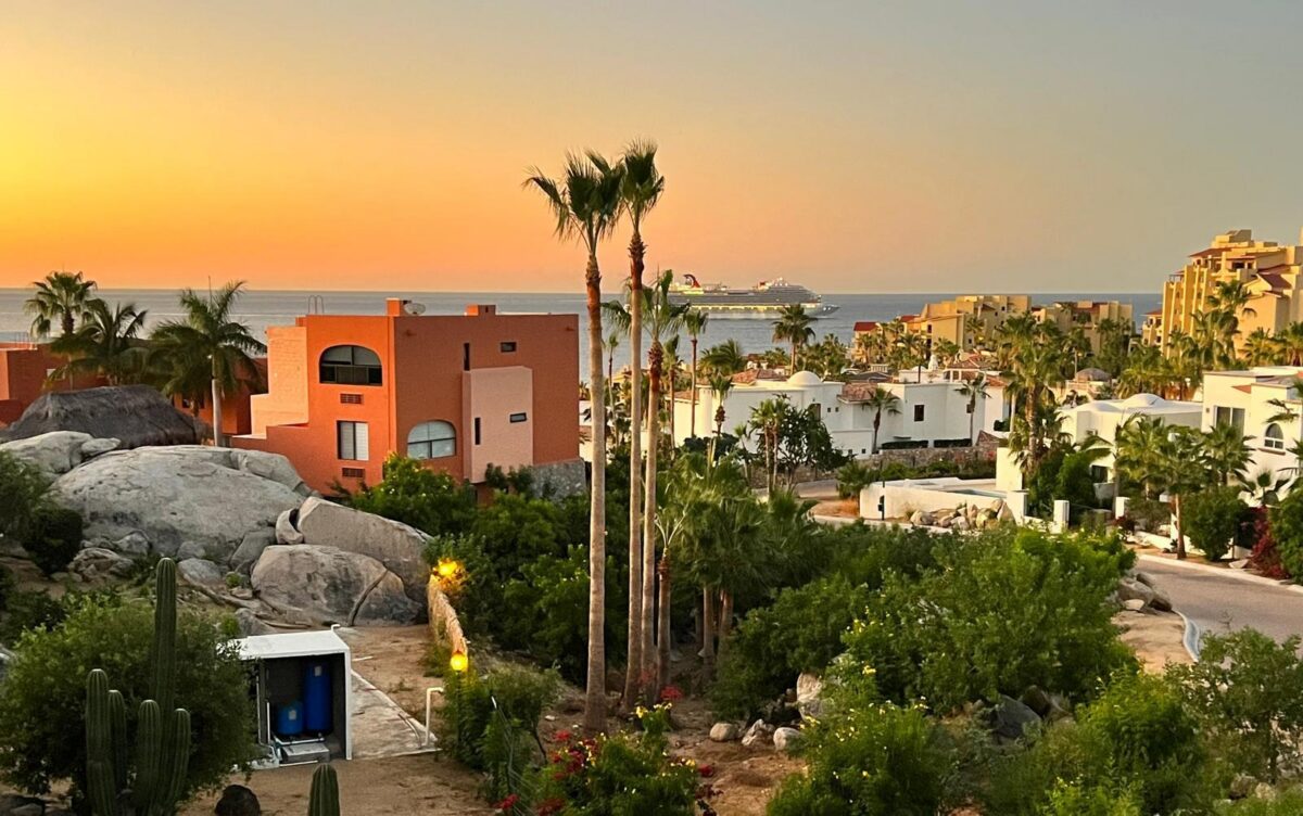 Los Cabos Hideaways Spacious 4-bedroom residence at one of San José del Cabo's highest points, featuring panoramic ocean, city and mountain – Cabo Bello, Cabo Corridor, BS