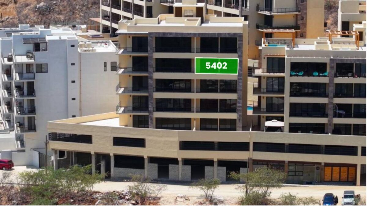 Los Cabos Vista Mare Condo for sale at Vista Mare, Cabo San Lucas, located on the fourth floor within a private residential community in the Sunset area. Its strategic location offers a peaceful setting just minutes from downtown, the Marina, restaurants, cafés, supermarkets, shopping, services, and entertainment. The unit offers 111.15 m² total, including 97.65 m² of air-conditioned interior space and a 13.5 m² private terrace. It features 2 bedrooms, 2 full bathrooms, an open living and dining area, equipped kitchen, A/C, and 1 underground parking space. Amenities include 2 pools, gym, jacuzzi, firepit, and social areas. Ready for delivery. Price: – Don Alberto, Cabo San Lucas, BS