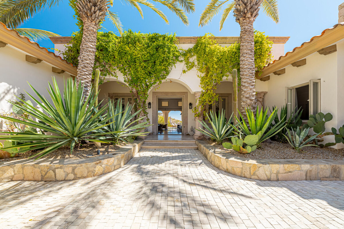 Los Cabos Santa Carmela Luxury turnkey estate located in the prestigious gated community of Santa Carmela. Beautiful protected ocean – El Tule, San Jose Corridor, BS