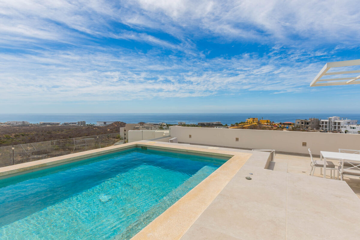 Los Cabos El Tule-Inland:General Located in one of El Tule's most relaxing communities, Vistamar Penthouse 2502 is a turnkey design masterpiece. This stunning residence features approximately 1,506 square feet of interior living space complemented by an exceptional 1,184 square feet of rooftop area, creating an expansive and airy atmosphere with breathtaking ocean and desert – Turn-key Penthouse, San Jose Corridor, BS